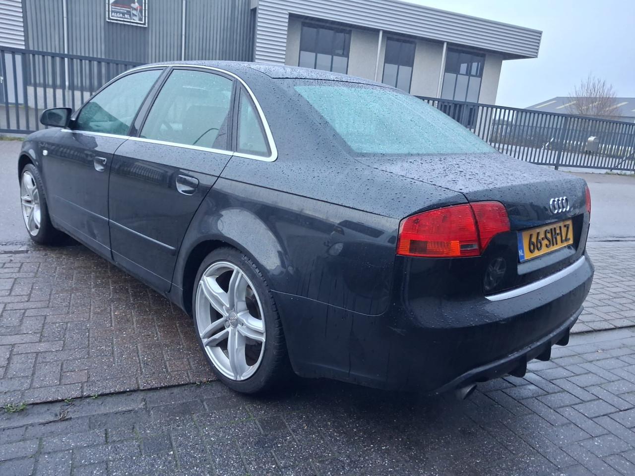 Audi A4 limousine 1.8 20vt automaat.