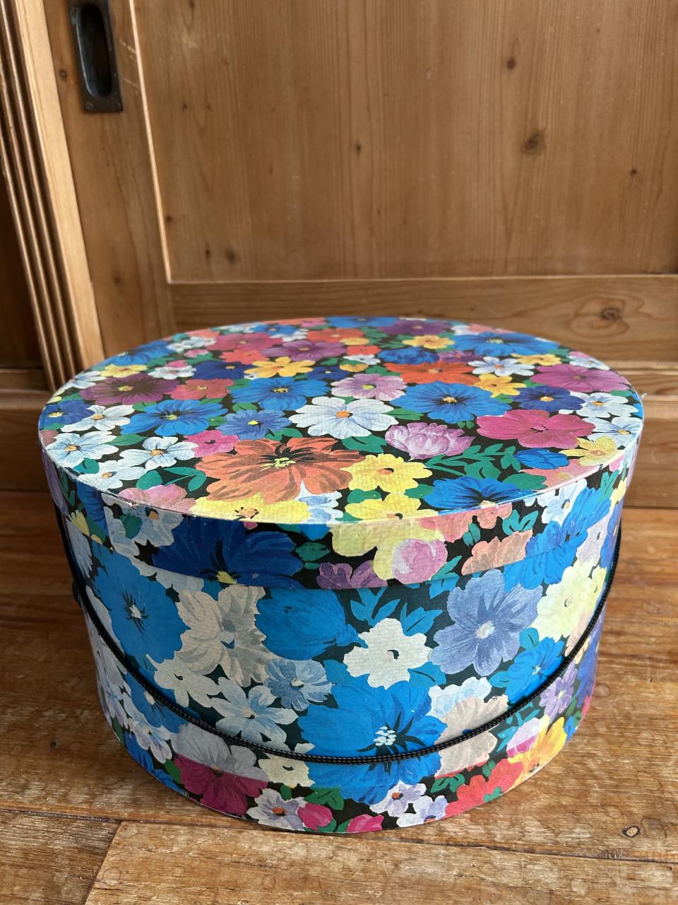 Leuke ronde doos, retro