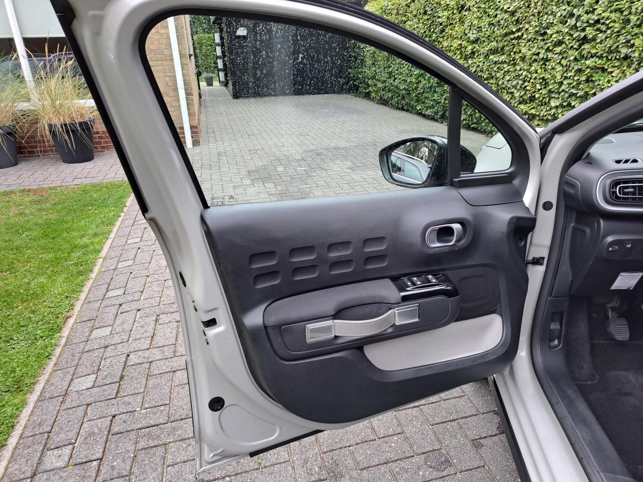 Te Koop Citroën C3 PureTech 1.2 Shine van bouwjaar 30 oktober 2017.