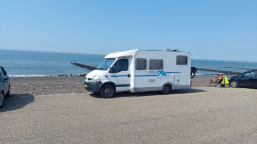 Te huur nu mooie camper met alles eraan en erbij op zeeuwse camping
