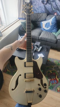 Ibanez Artcore Expressionist AMH90-IV Ivory