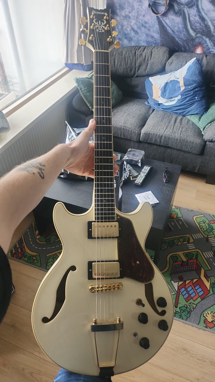Ibanez Artcore Expressionist AMH90-IV Ivory