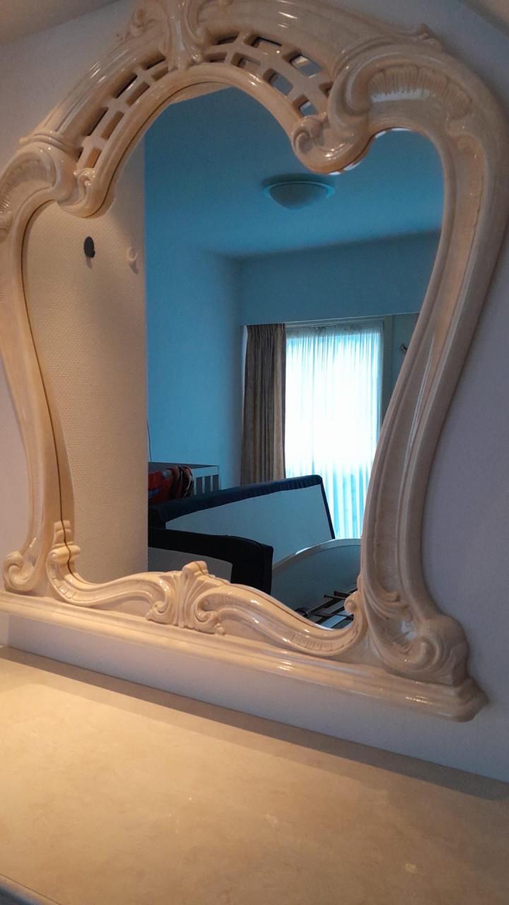 GRATIS bed + nachtkastjes + dressoir met spiegel