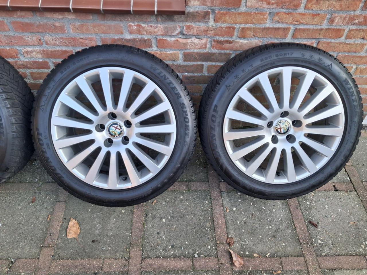 Winterbanden met orginele wintervelgen Alfa Romeo