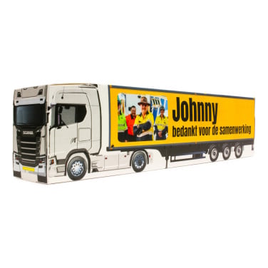 Vrachtwagen Scania cadeau voor de chauffeur en zoon
