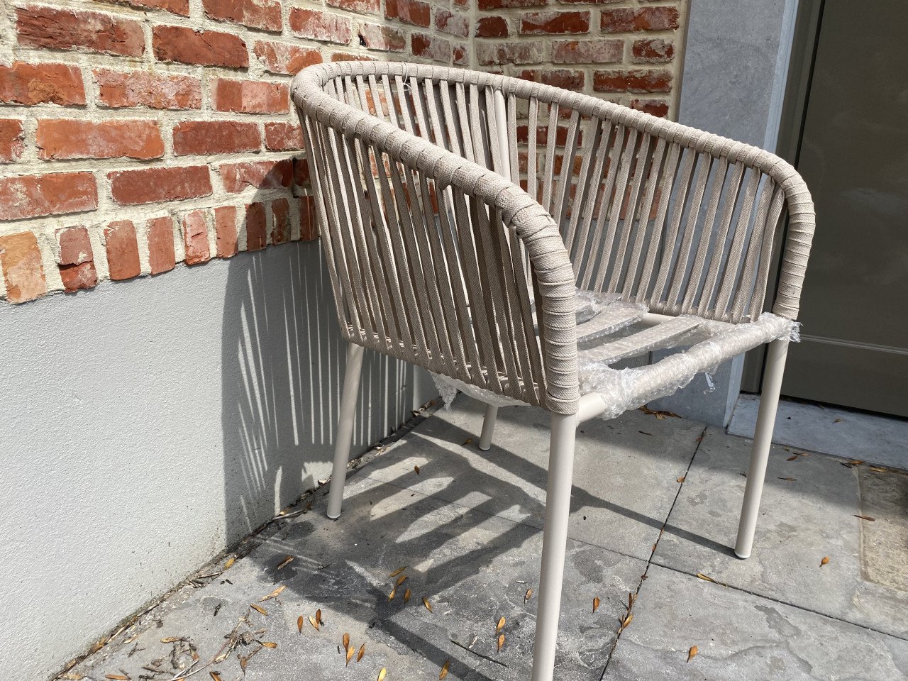 Leuke tuinstoel beige NIEUW