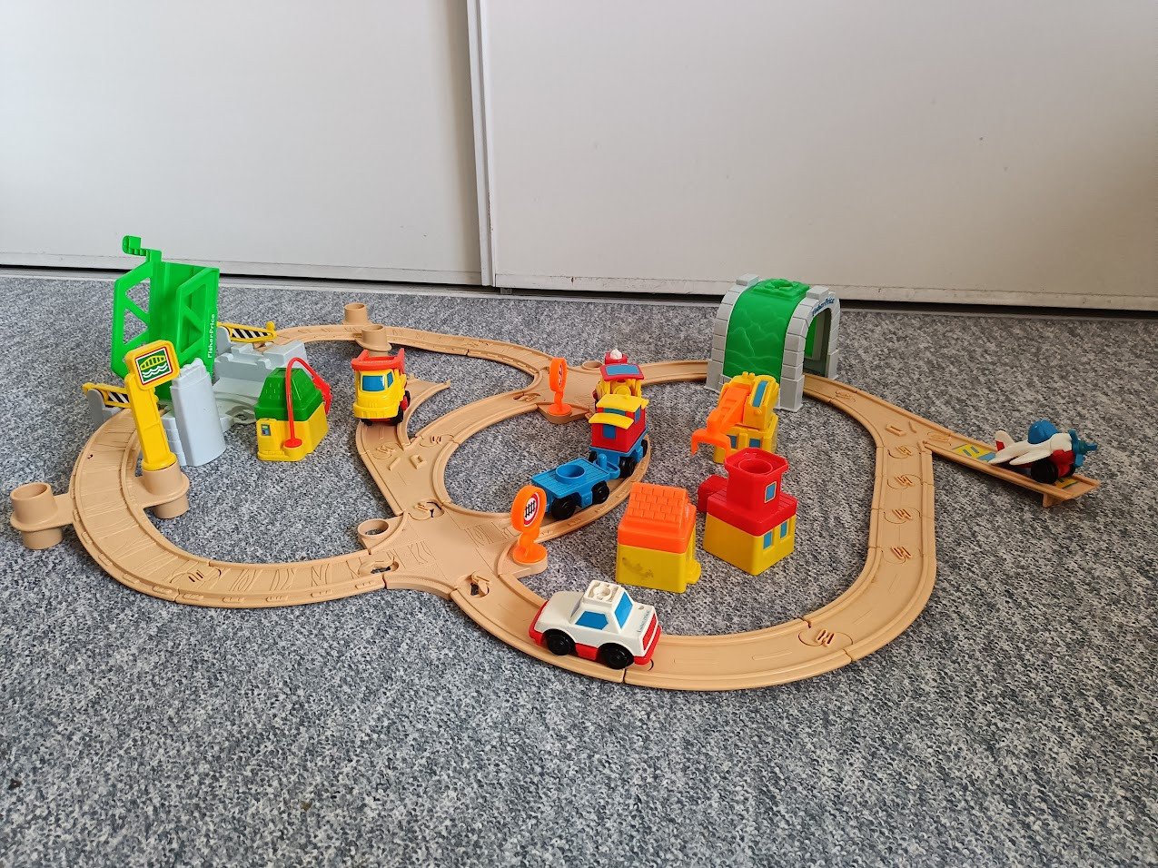Treinset met Spoorbrug, Tunnel en Treinen  Fisher-price