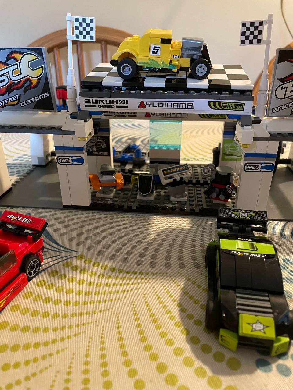 Lego Racers: Tuning garage 8681