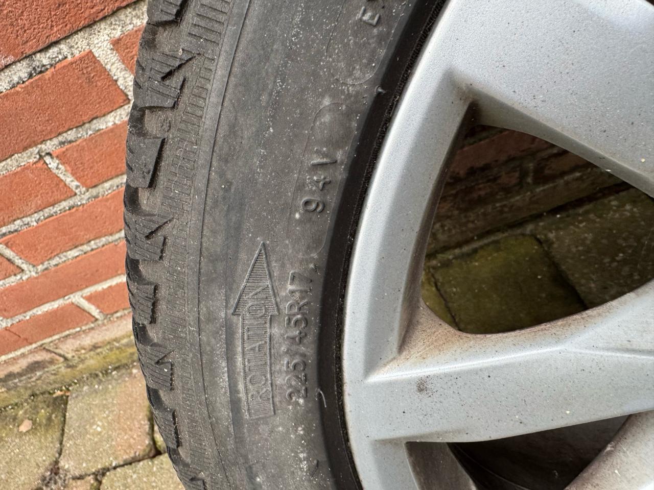 Originele VW velgen met winterbanden