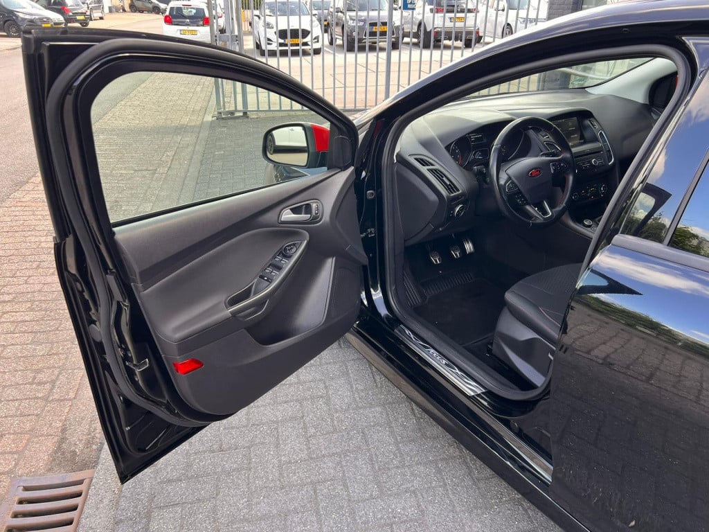 Ford Focus 1.5 black edition