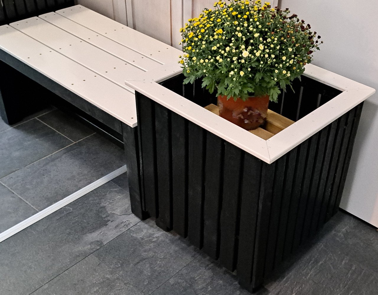 Mooie, stevige tuinbank incl. 2 plantenbakken - strak design