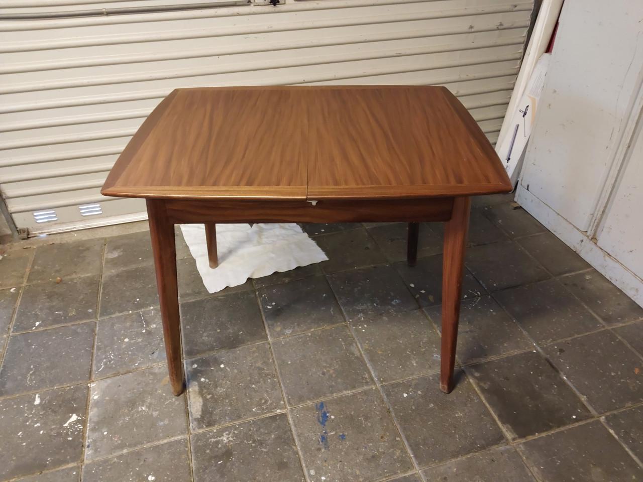 Te koop,Tafel antiek