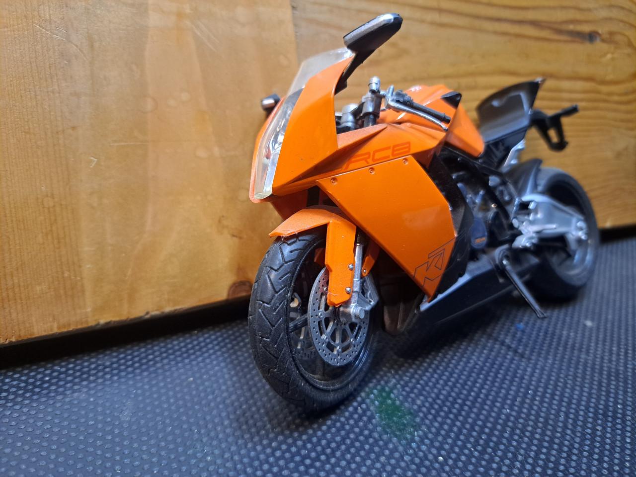 KTM RC 8  modelbouw