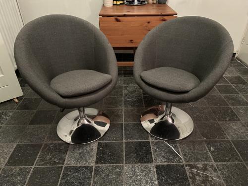 2 kuipstoeltjes / eetkamerstoeltjes