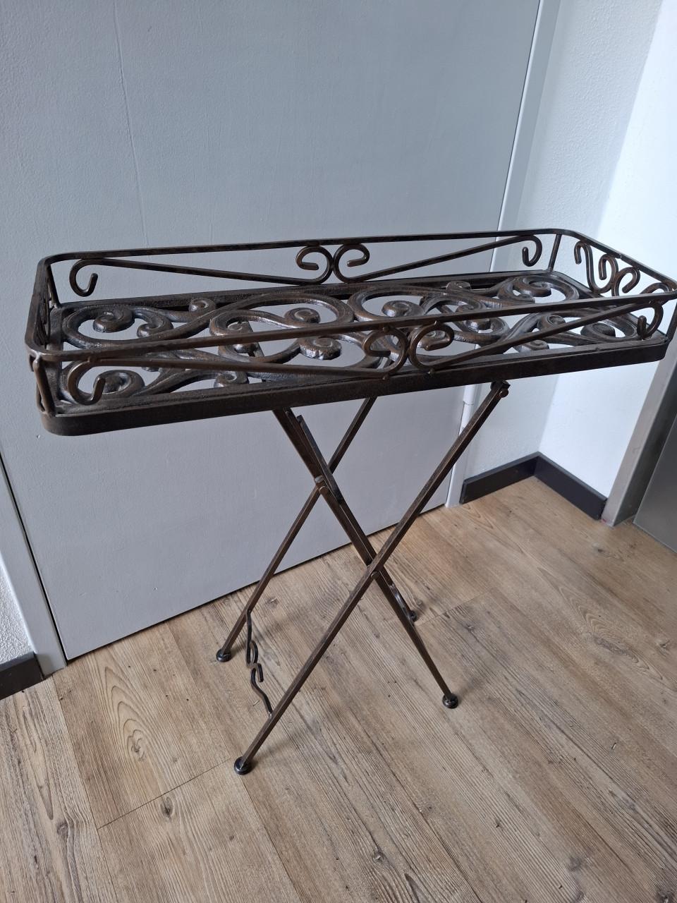 Zware gietijzeren sidetable