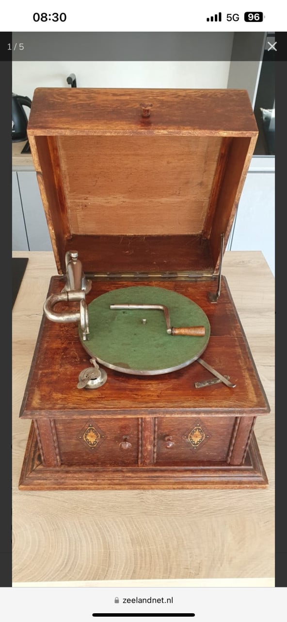 Te koop antieke grammofoon