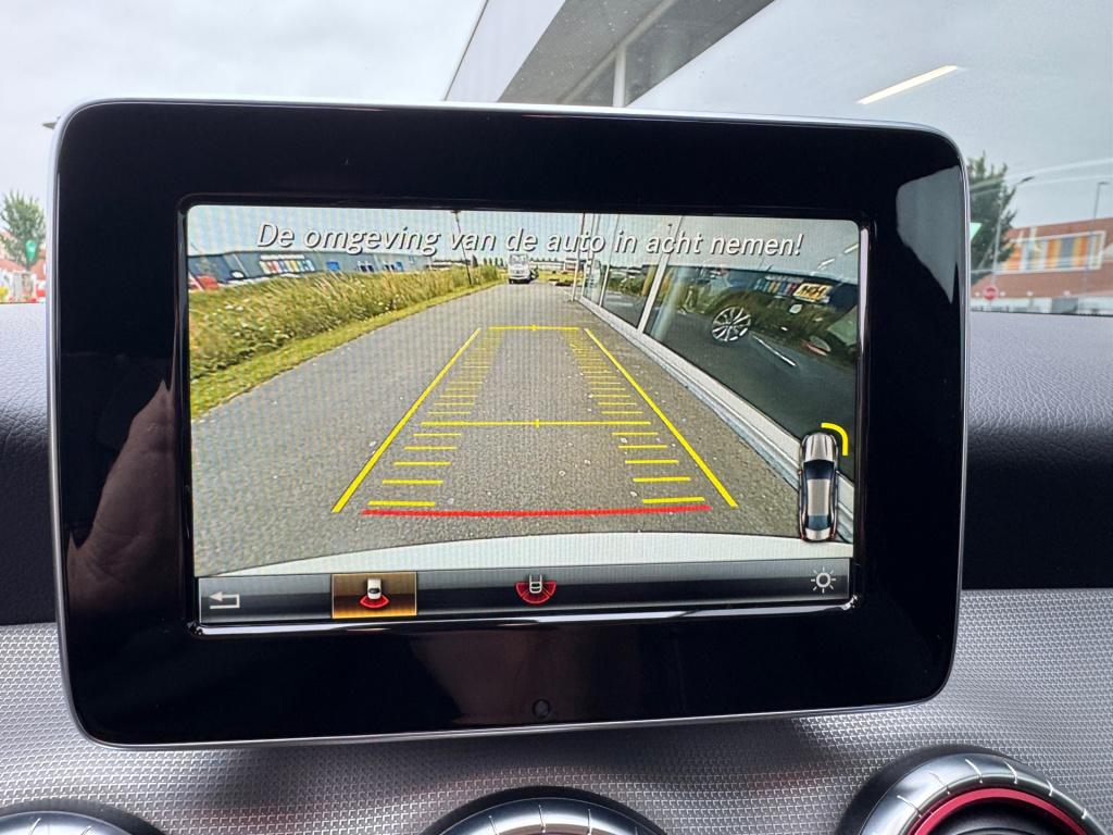 Mercedes-Benz Cla 200 urban automaat , apple-carplay , achteruitrijcamera ,