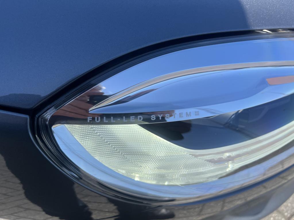 Volvo V40 1.5 t3 polar+ r-design sport pano navi trekhaak automaat