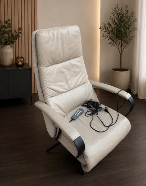 Prominent sta op fauteuil