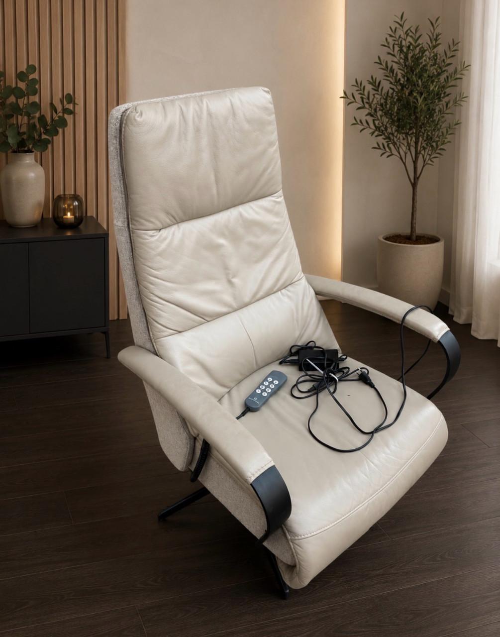 Prominent sta op fauteuil