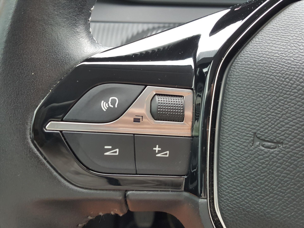 Peugeot 208 1.2 puretech 100pk active airco | cruise control navigatie via 