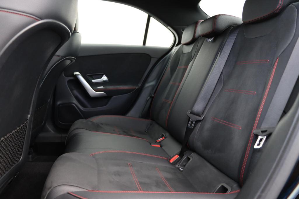 Mercedes-Benz A-Klasse 180 business solution amg 136pk automaat