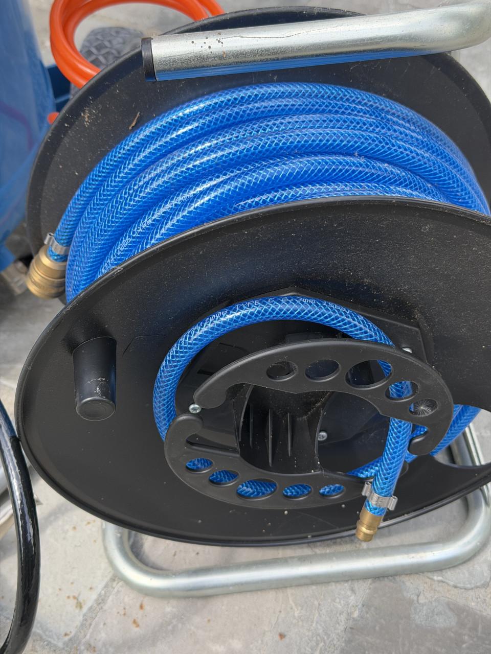 Compressor met hogedruk slanghaspel