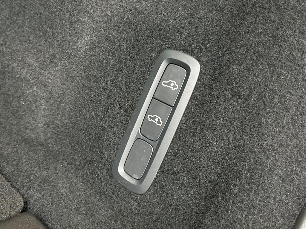 Volvo XC60 t6 398pk recharge black edition ultra| pano| luchtvering| 360 ca