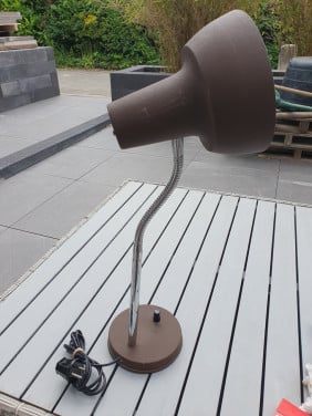 Prachtige vintage jaren 60 bruine metalen Tafel/bureaulamp....