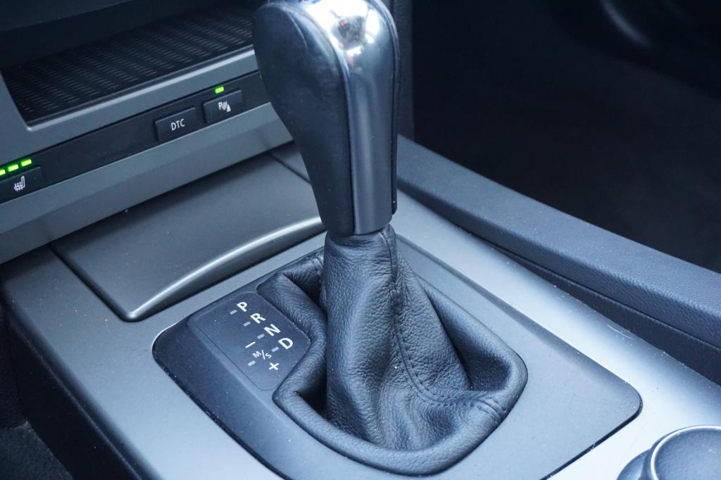 BMW 5 Serie 523i automaat - airco / navi / cruise / leder / pano / stoelver
