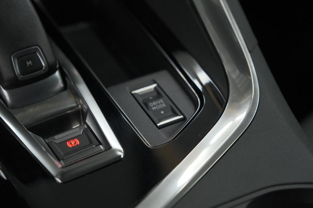 Peugeot 3008 puretech 130 eat8 allure | camera | stoelverwarming | apple ca