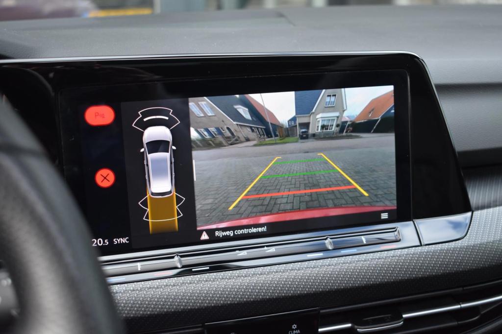 Volkswagen Golf variant 1.5 etsi r-line | maxton | iq-light | panoramadak |