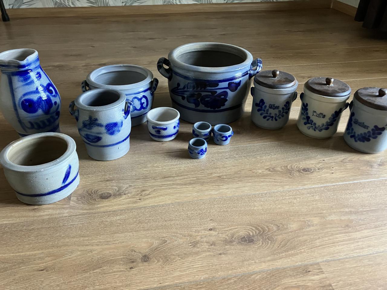 Zoutgeglazuurde aardewerkpotten