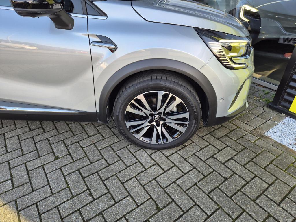 Renault Captur 1.6 e-tech plug-in hybrid 160 initiale paris verkocht