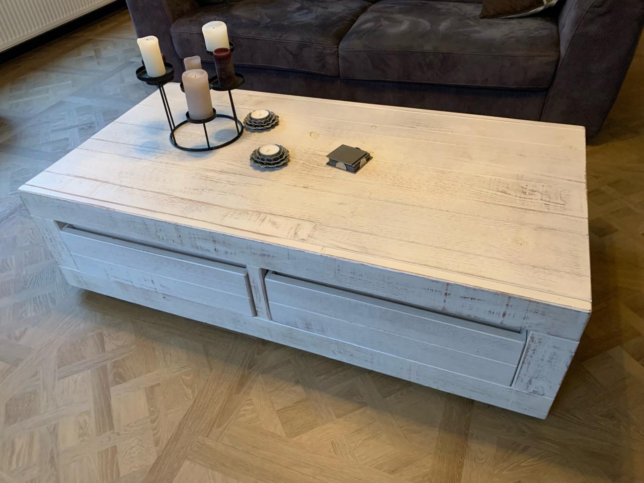 White wash salon tafel