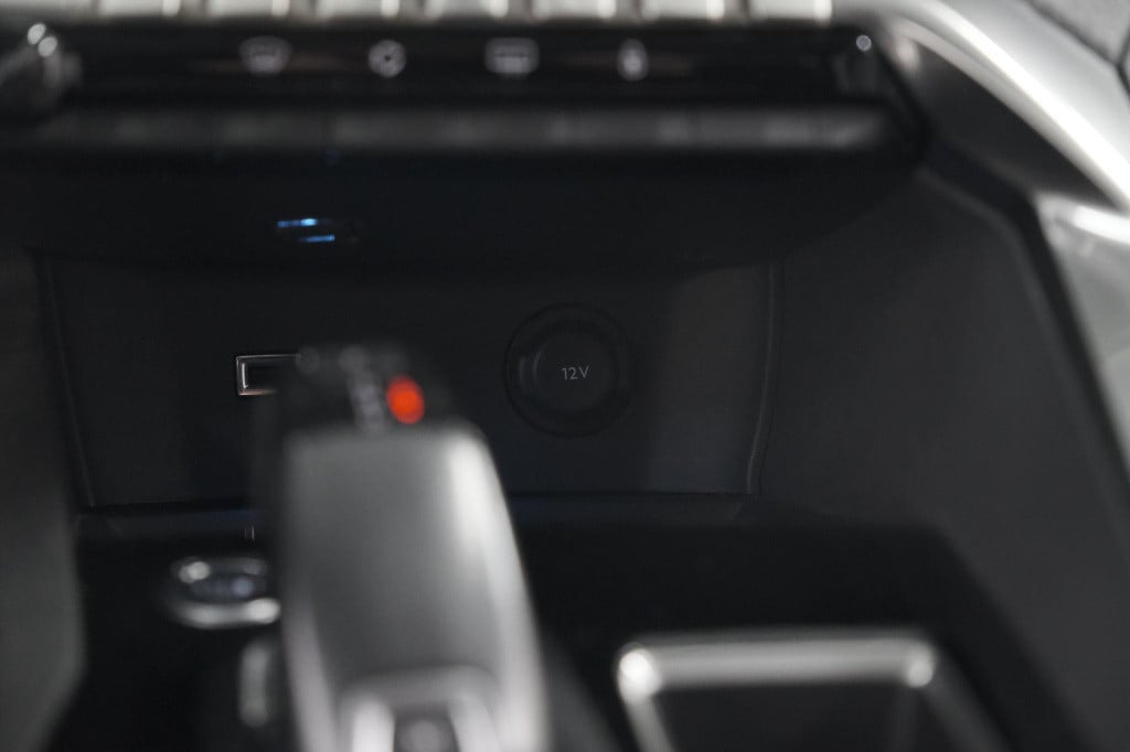Peugeot 3008 puretech 130 eat6 allure | camera | navigatie | apple carplay 