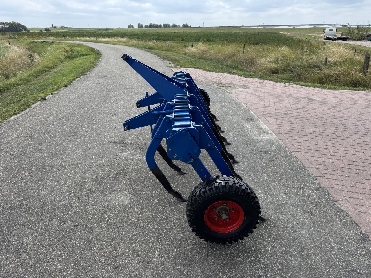 Rumptstad front cultivator