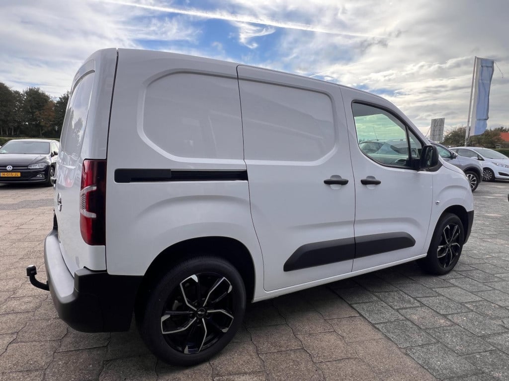 Opel Combo 1.5d l1h1 edition, trekhaak enz...