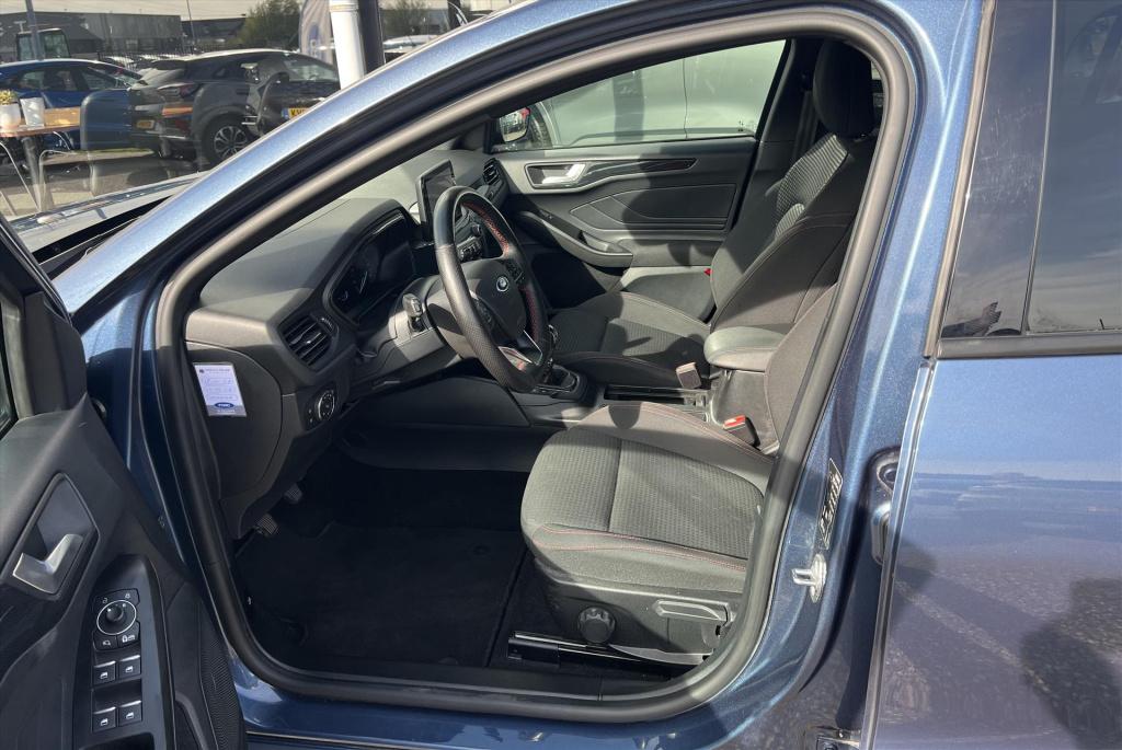 Ford Focus 1.0 ecoboost 125pk st line , trekhaak , carplay , climate contro