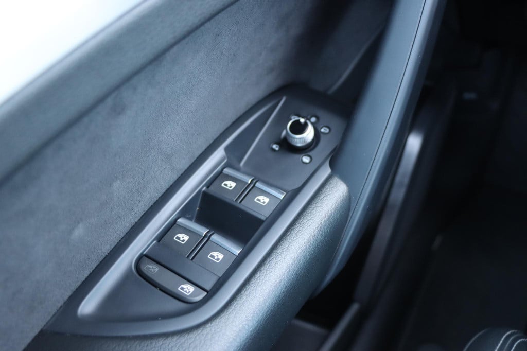 Audi Q5 50 tfsi e s edition 300pk s-tronic | rs stoelen