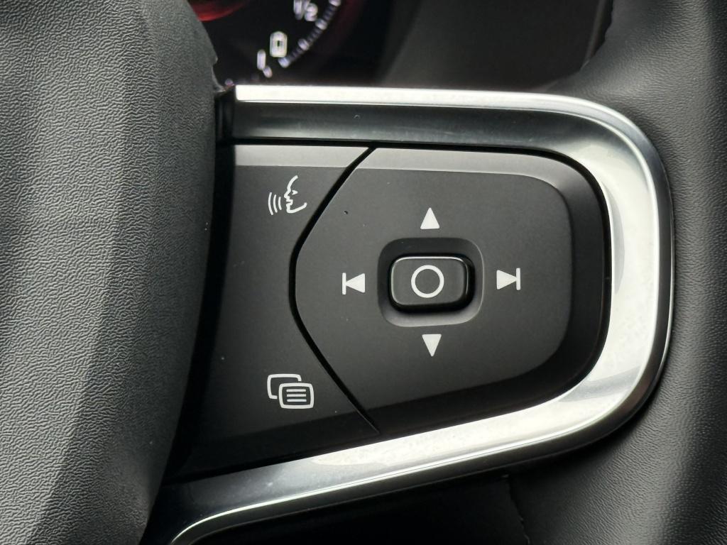 Volvo XC40 t5 262pk recharge ultimate dark