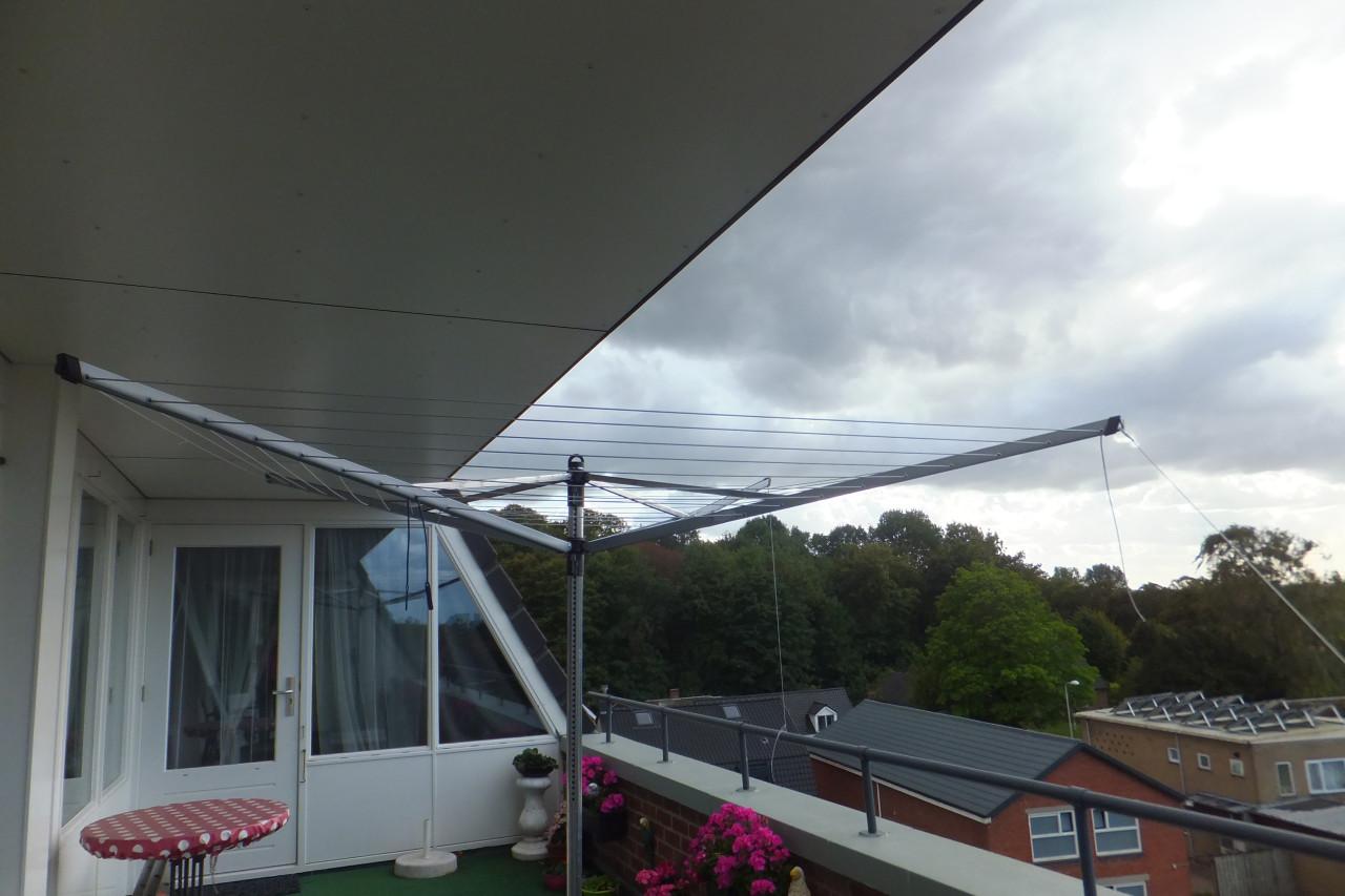 Droogmolen en  stenen voet