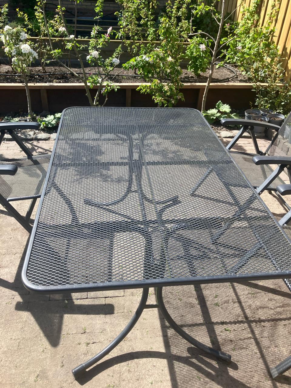 Gratis tuinset: tafel en  3 klapstoelen