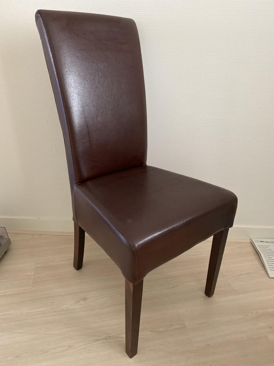 Uitschuifbare tafel met 6 bijpassende stoelen