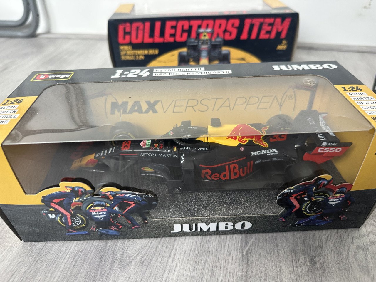 Drie nieuwe Red bulls auto's 1:24