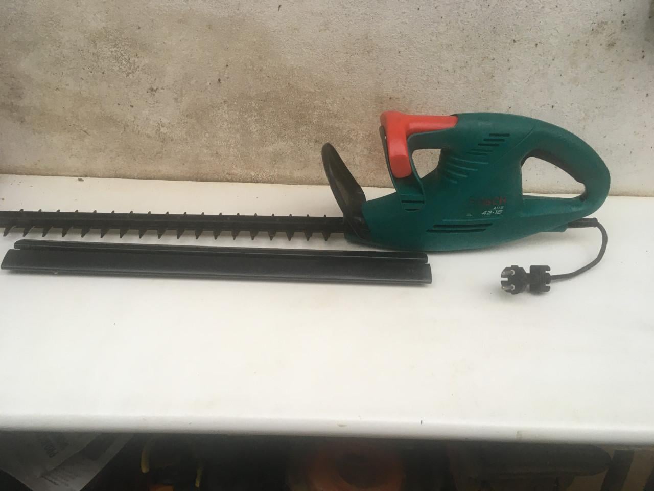 Bosch AHS 42-16 heggenschaar (420 Watt, 420 mm meslengte