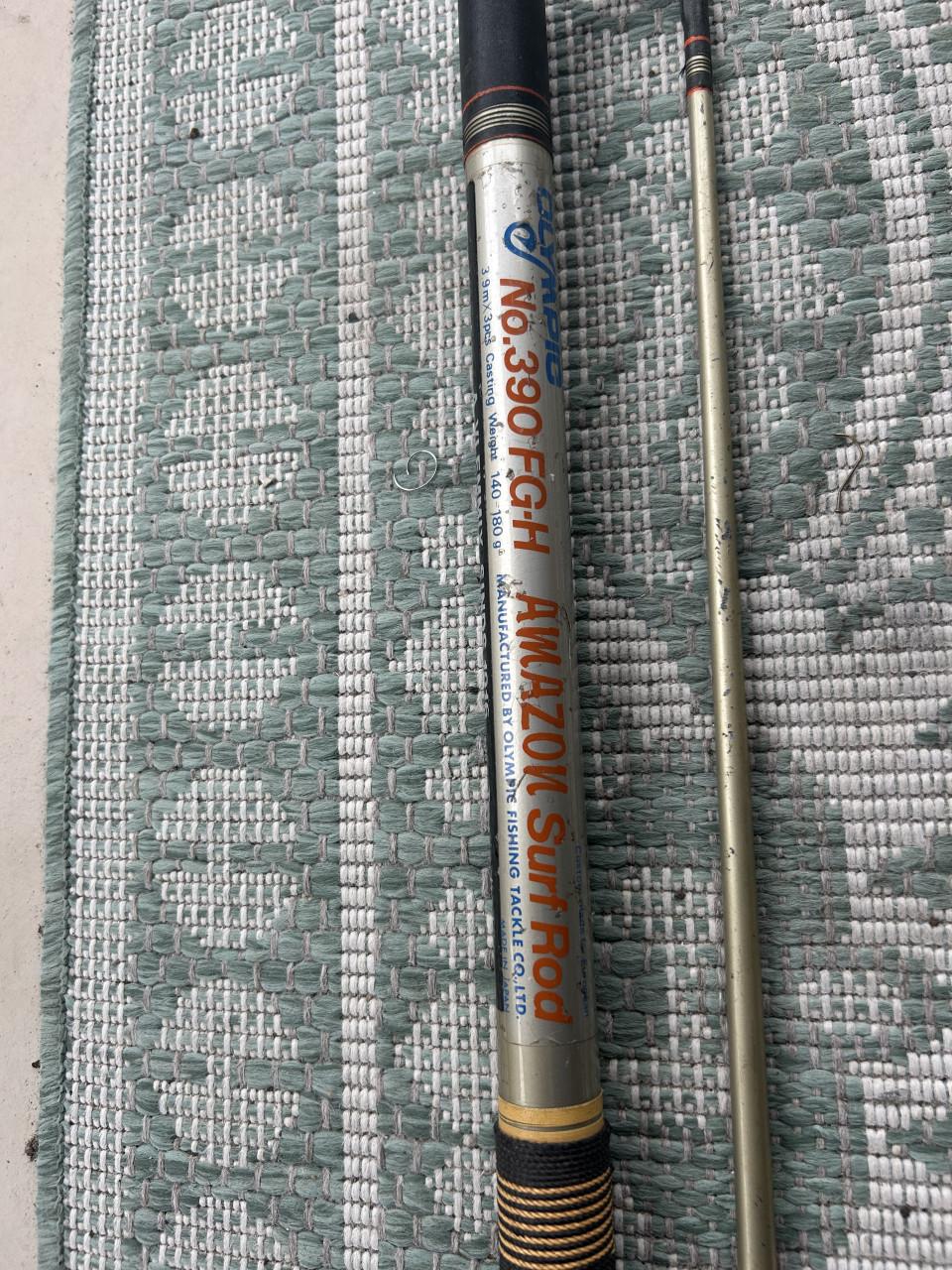 Te koop twee maal wat oudere zeehengels in goede staat