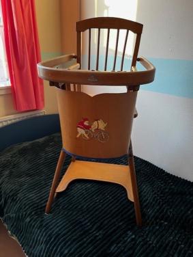 Te koop houten kinderstoel
