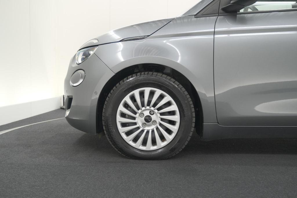 Fiat 500 urban 42 kwh | soh 97.6% | 3 fase laadfunctie | camera | apple car