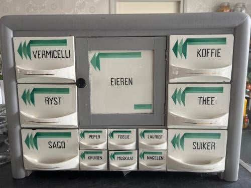 Ouderwets kruidenkastje